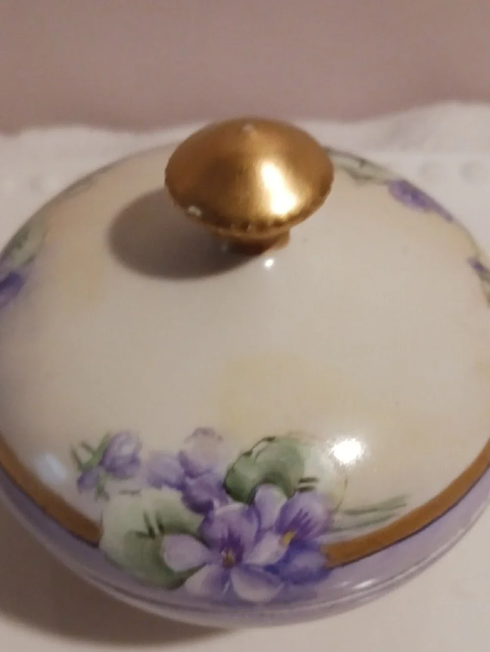 Limoges White Porcelain Violet Flower Design Trinket Box with Gold Trim &  Feet